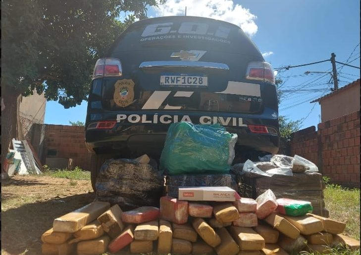 GOI aprende diversos tijolos de maconha em casa de foragido, em Campo Grande