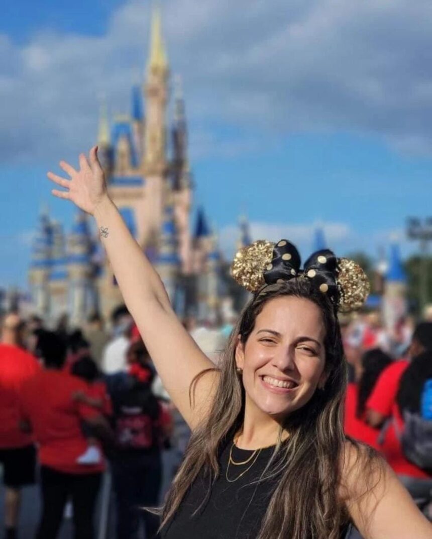 Especialista em Disney ajuda turista a organizar passeio em tempo real e sem passar perrengue