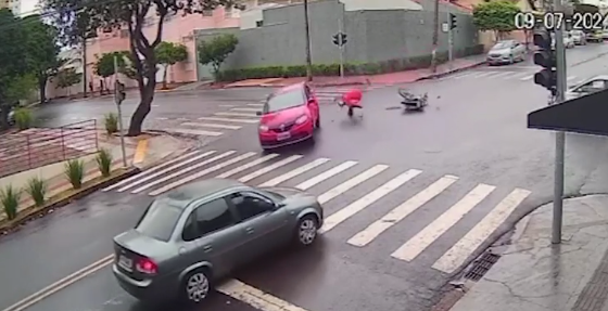 Motociclista morre no Centro da Capital, após colisão com Logan