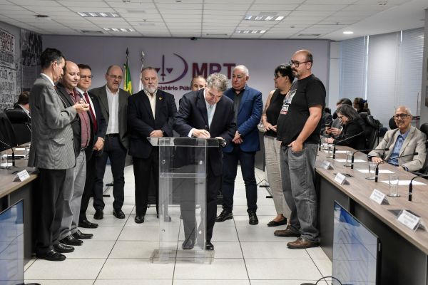 MPT e centrais sindicais firmam pacto contra assédio eleitoral