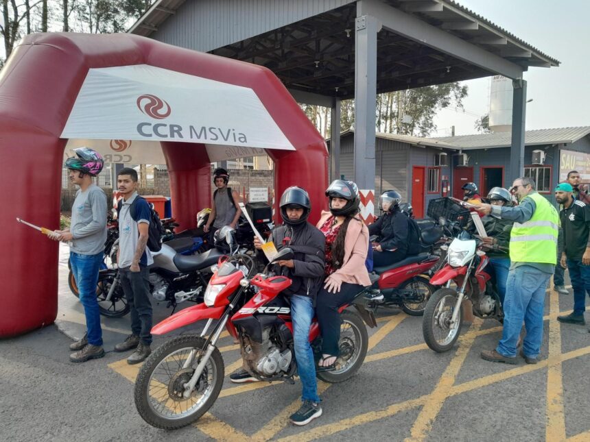 Motociclistas recebem orientações sobre condução segura nesta Semana Nacional de Trânsito