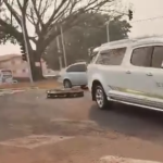 VÍDEO: Em plena sexta-feira 13, caixão com corpo cai na Avenida Gunter Hans, na Capital