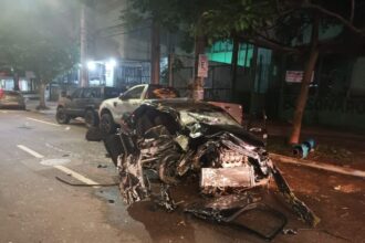 Bêbado, condutor de Corsa colide em carros na Afonso Pena e deixa 2 feridos na madrugada