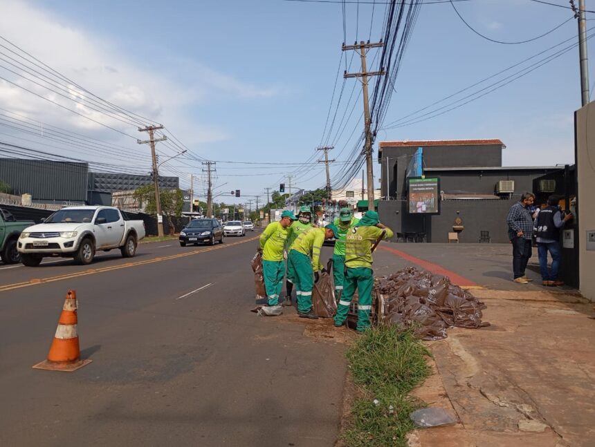 Com a proximidade do período de chuvas, Prefeitura reforça limpeza das bocas de lobo