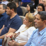 Prefeita de Aral Moreira e vice de Dourados se cumprimentam em encontro do Governador com chefes de Executivos municipais