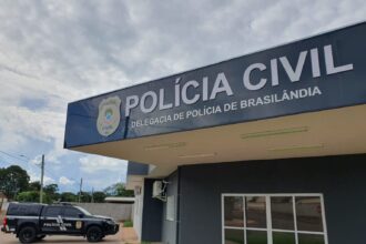 Irmão desbloqueia celular pra “amigo” gravar e divulgar vídeos íntimos de jovem de 19 anos