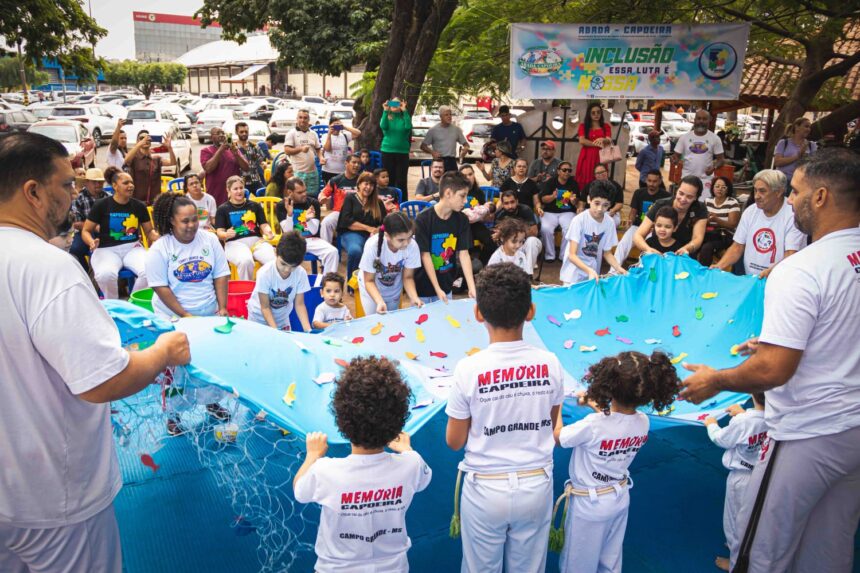 Na Capital, projeto de capoeira celebra o mês das crianças com atividades para toda a família