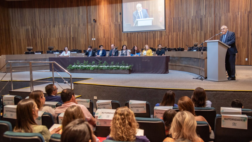 Presidente do TCE-MS participa de Seminário de Direitos da Criança e do Adolescente na DPE